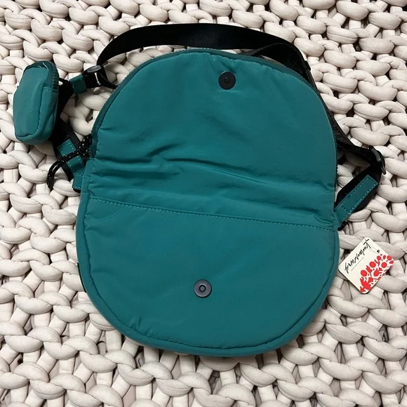 Free People FP movement hit the trails sling bag - Picture 3 of 3